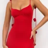 Robe de soirée en jersey moulant Aldona avec détails roses, rouge écarlate Robe de soirée en jersey moulant Aldona avec détails roses, rouge écarlate