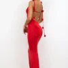 Robe de soirée en jersey moulant Aldona avec détails roses, rouge écarlate Robe de soirée en jersey moulant Aldona avec détails roses, rouge écarlate