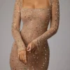 Robe de soirée Isabeau à manches longues, transparente et ornée, couleur amande Robe de soirée Isabeau à manches longues, transparente et ornée, couleur amande
