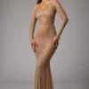 Robe de soirée Isabeau à manches longues, transparente et ornée, couleur amande Robe de soirée Isabeau à manches longues, transparente et ornée, couleur amande