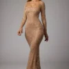 Robe de soirée Isabeau à manches longues, transparente et ornée, couleur amande Robe de soirée Isabeau à manches longues, transparente et ornée, couleur amande