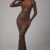 Robe de soirée à manches longues transparente et ornée Isabeau, couleur Deep Cocoa Robe de soirée à manches longues transparente et ornée Isabeau, couleur Deep Cocoa