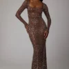 Robe de soirée à manches longues transparente et ornée Isabeau, couleur Deep Cocoa Robe de soirée à manches longues transparente et ornée Isabeau, couleur Deep Cocoa