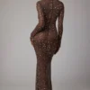 Robe de soirée à manches longues transparente et ornée Isabeau, couleur Deep Cocoa Robe de soirée à manches longues transparente et ornée Isabeau, couleur Deep Cocoa
