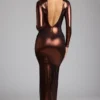 Robe de soirée Safiya à manches longues en jersey métallisé, couleur cuivre bronze Robe de soirée Safiya à manches longues en jersey métallisé, couleur cuivre bronze