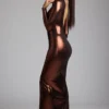 Robe de soirée Safiya à manches longues en jersey métallisé, couleur cuivre bronze Robe de soirée Safiya à manches longues en jersey métallisé, couleur cuivre bronze