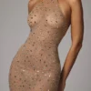 Robe de soirée Soraya à col haut, en maille transparente embellie, couleur amande Robe de soirée Soraya à col haut, en maille transparente embellie, couleur amande