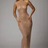 Robe de soirée Soraya à col haut, en maille transparente embellie, couleur amande Robe de soirée Soraya à col haut, en maille transparente embellie, couleur amande