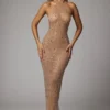 Robe de soirée Soraya à col haut, en maille transparente embellie, couleur amande Robe de soirée Soraya à col haut, en maille transparente embellie, couleur amande