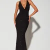 Robe de soirée Verona à encolure plongeante et dos nu, ornée de broderies, en noir Robe de soirée Verona à encolure plongeante et dos nu, ornée de broderies, en noir