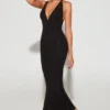 Robe de soirée Verona à encolure plongeante et dos nu, ornée de broderies, en noir Robe de soirée Verona à encolure plongeante et dos nu, ornée de broderies, en noir