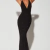 Robe de soirée Verona à encolure plongeante et dos nu, ornée de broderies, en noir Robe de soirée Verona à encolure plongeante et dos nu, ornée de broderies, en noir