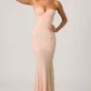Robe de soirée Vesna à encolure en cœur et traîne en queue de poisson, ornée de paillettes, couleur rose poudré Robe de soirée Vesna à encolure en cœur et traîne en queue de poisson, ornée de paillettes, couleur rose poudré