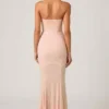 Robe de soirée Vesna à encolure en cœur et traîne en queue de poisson, ornée de paillettes, couleur rose poudré Robe de soirée Vesna à encolure en cœur et traîne en queue de poisson, ornée de paillettes, couleur rose poudré