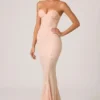 Robe de soirée Vesna à encolure en cœur et traîne en queue de poisson, ornée de paillettes, couleur rose poudré Robe de soirée Vesna à encolure en cœur et traîne en queue de poisson, ornée de paillettes, couleur rose poudré
