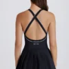 Robe de tennis plissée Soft Active à dos croisé, en noir Robe de tennis plissée Soft Active à dos croisé, en noir