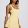 Robe de tennis plissée Soft Active à dos nu, couleur citron Robe de tennis plissée Soft Active à dos nu, couleur citron