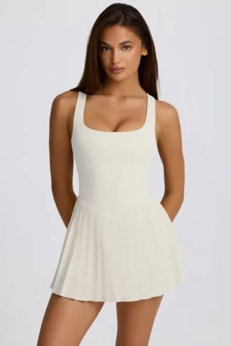 Robe de tennis plissée Soft Active à dos nu, couleur ivoire