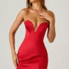 Robe de tulipe structurée Baila en rouge écarlate Robe de tulipe structurée Baila en rouge écarlate