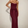 Robe drapée bandeau Aisra en satin rouge vin Robe drapée bandeau Aisra en satin rouge vin