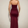 Robe drapée bandeau Aisra en satin rouge vin Robe drapée bandeau Aisra en satin rouge vin