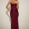 Robe drapée bandeau Aisra en satin rouge vin Robe drapée bandeau Aisra en satin rouge vin