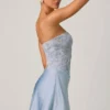 Robe drapée sans bretelles à volants Eden, bleu ciel Robe drapée sans bretelles à volants Eden, bleu ciel