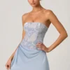 Robe drapée sans bretelles à volants Eden, bleu ciel Robe drapée sans bretelles à volants Eden, bleu ciel