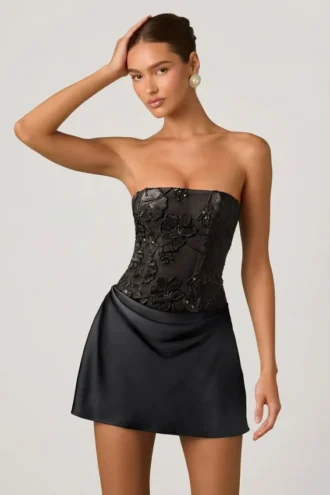 Robe drapée sans bretelles à volants Eden, noire