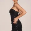 Robe Edita à encolure en cœur et appliqués décoratifs, en noir Robe Edita à encolure en cœur et appliqués décoratifs, en noir