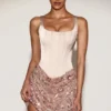 Robe Eira à corset en satin et jupe ornée, couleur or rose Robe Eira à corset en satin et jupe ornée, couleur or rose