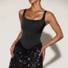 Robe Eira à corset en satin et jupe ornée, en noir et violet Robe Eira à corset en satin et jupe ornée, en noir et violet