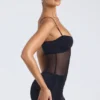Robe Eislyn à empiècements transparents et fronces, en noir Robe Eislyn à empiècements transparents et fronces, en noir