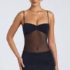 Robe Eislyn à empiècements transparents et fronces, en noir Robe Eislyn à empiècements transparents et fronces, en noir