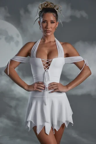 Robe Elvyra à lacets et col licou, en blanc