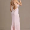 Robe Emmeline en mousseline à col bénitier et dos nu, rose pâle Robe Emmeline en mousseline à col bénitier et dos nu, rose pâle