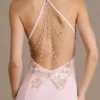 Robe Emmeline en mousseline à col bénitier et dos nu, rose pâle Robe Emmeline en mousseline à col bénitier et dos nu, rose pâle
