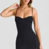 Robe Emmy en modal à encolure en cœur et coupe trapèze, couleur noire Robe Emmy en modal à encolure en cœur et coupe trapèze, couleur noire