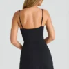 Robe Emmy en modal à encolure en cœur et coupe trapèze, couleur noire Robe Emmy en modal à encolure en cœur et coupe trapèze, couleur noire