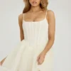 Robe Eugenie à corset orné et jupe en tulle, couleur blanche Robe Eugenie à corset orné et jupe en tulle, couleur blanche