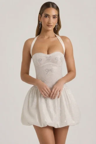 Robe Felicity à encolure dos nu et ourlet bouffant, ornée de broderies, couleur ivoire