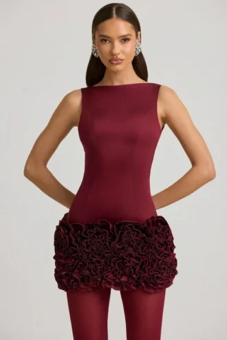 Robe Florrie en satin à applications florales et dos nu, couleur rouge vin