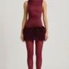 Robe Florrie en satin à applications florales et dos nu, couleur rouge vin Robe Florrie en satin à applications florales et dos nu, couleur rouge vin