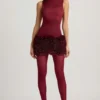 Robe Florrie en satin à applications florales et dos nu, couleur rouge vin Robe Florrie en satin à applications florales et dos nu, couleur rouge vin