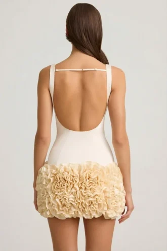 Robe Florrie en satin ivoire avec appliqués floraux et dos nu