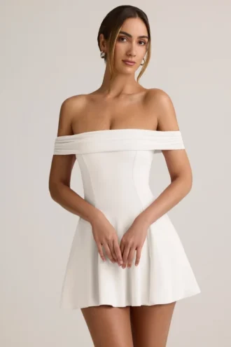 Robe Jaida en modal, à épaules dénudées et coupe trapèze, en blanc