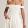 Robe Jaida en modal, à épaules dénudées et coupe trapèze, en blanc Robe Jaida en modal, à épaules dénudées et coupe trapèze, en blanc