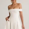 Robe Jaida en modal, à épaules dénudées et coupe trapèze, en blanc Robe Jaida en modal, à épaules dénudées et coupe trapèze, en blanc