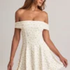 Robe Jaida en modal à épaules dénudées et coupe trapèze, imprimé floral Robe Jaida en modal à épaules dénudées et coupe trapèze, imprimé floral