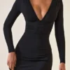 Robe Jessa en modal froncé, décolleté plongeant et coupe trapèze, couleur noire Robe Jessa en modal froncé, décolleté plongeant et coupe trapèze, couleur noire